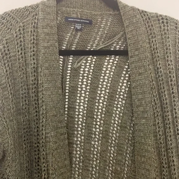 2/30 AE Olive Green Cardigan - Picture 2 of 7